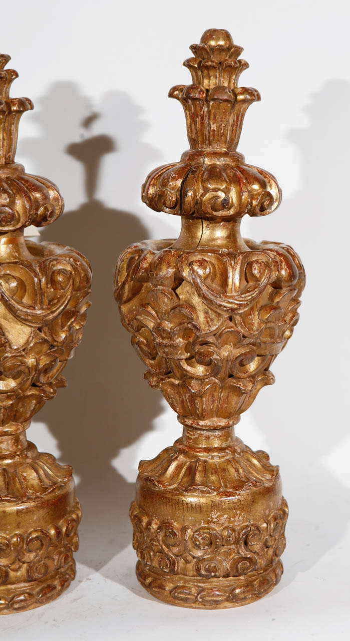 18th Century Pair of Italian Giltwood Fragments In Good Condition For Sale In Los Angeles, CA