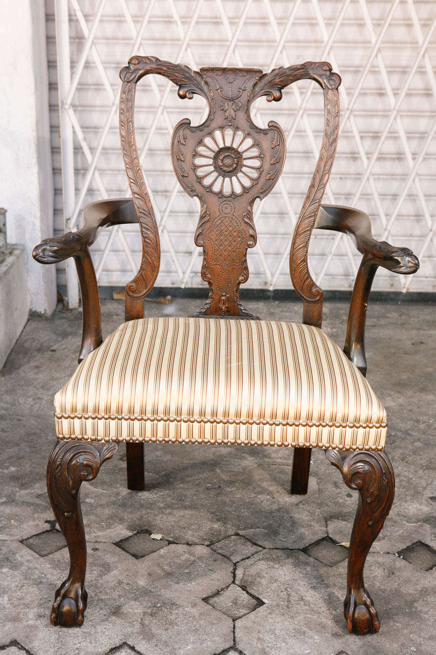 Pair of 1900s English Carved Walnut Armchairs In Excellent Condition In Los Angeles, CA