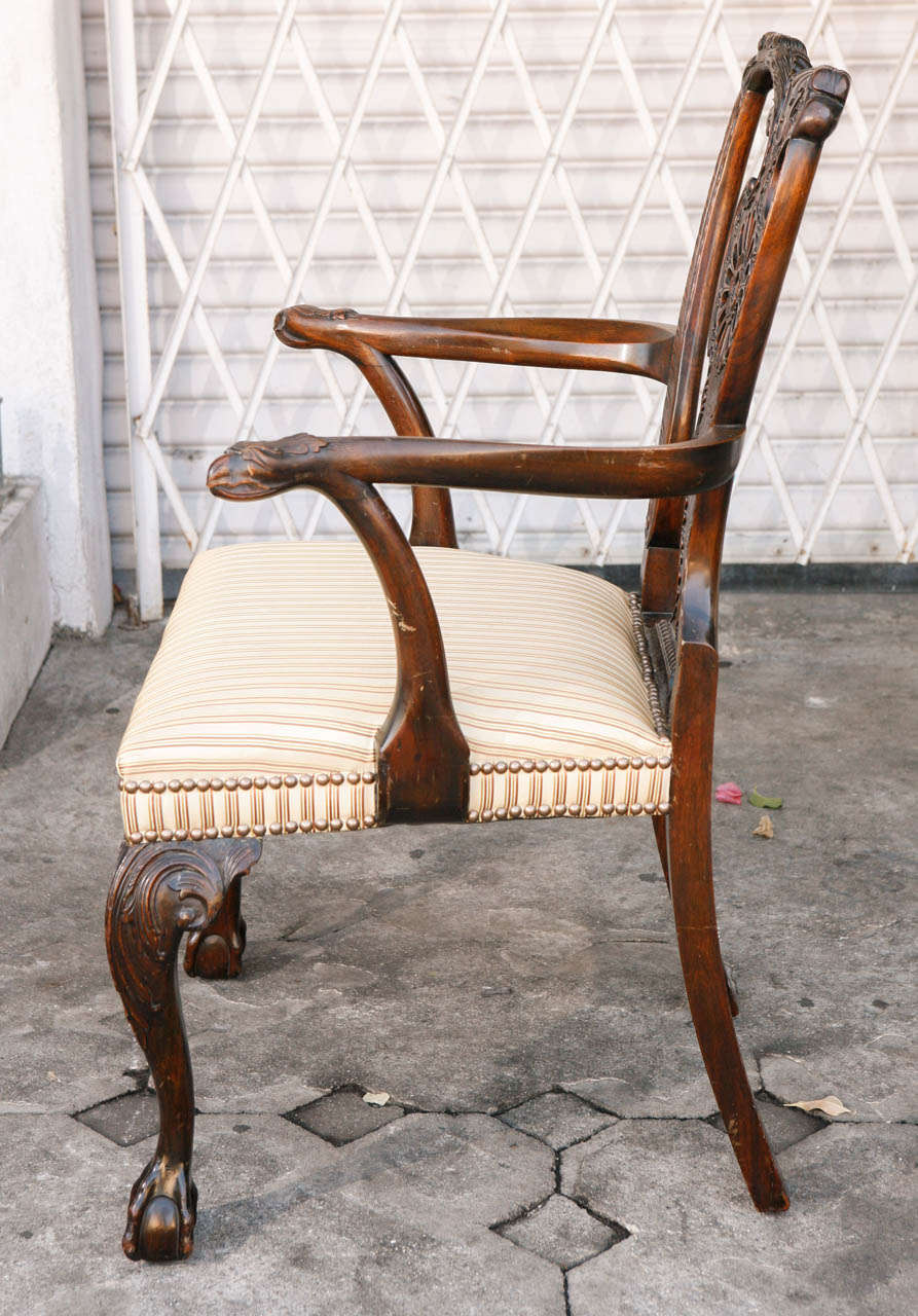 Pair of 1900s English Carved Walnut Armchairs 2
