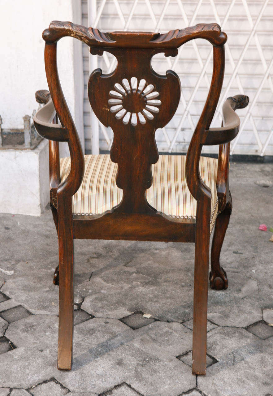 Pair of 1900s English Carved Walnut Armchairs 3