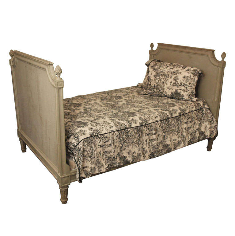 Antique French painted Louis XVI daybed.