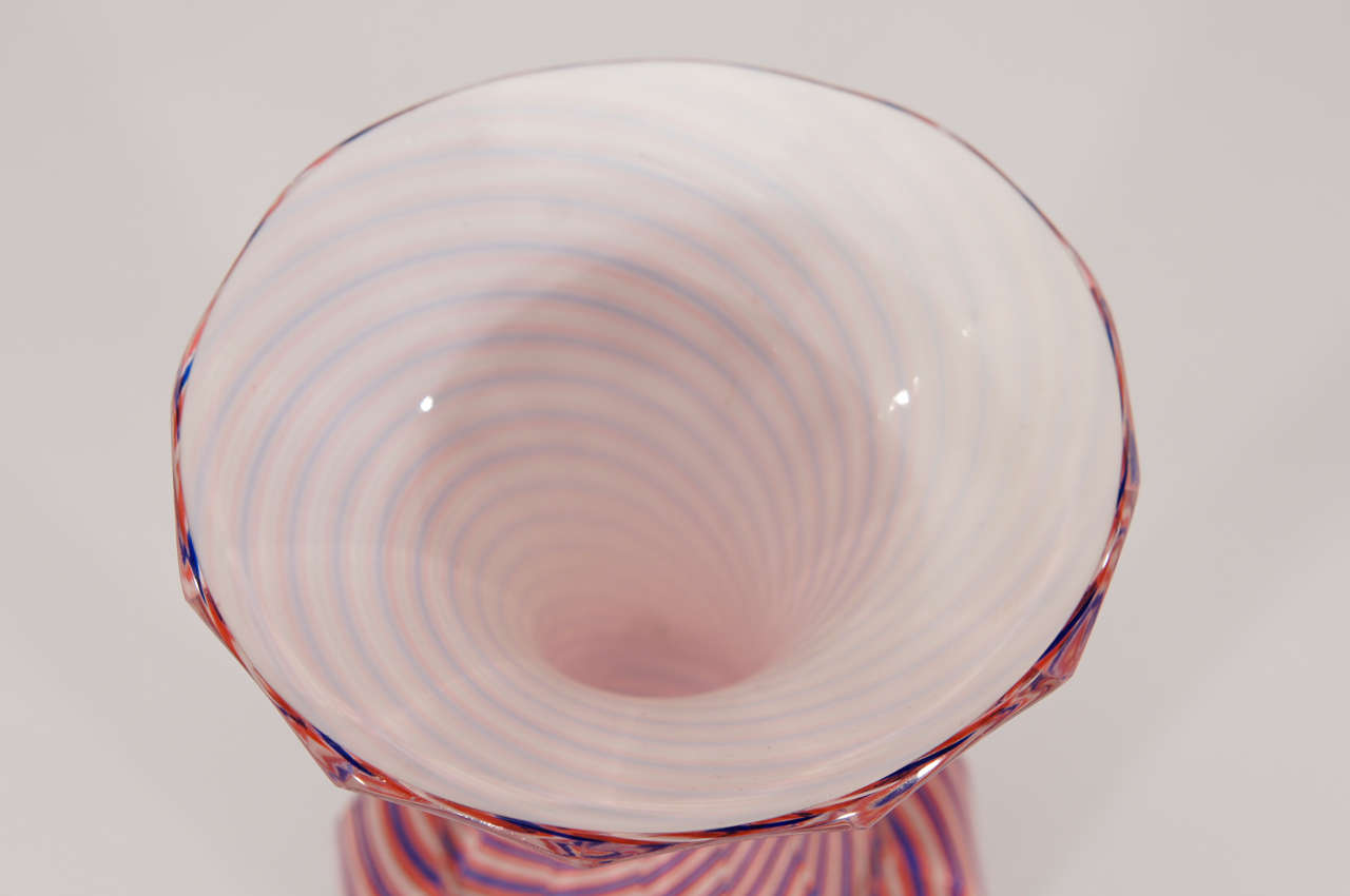 Vase à panneaux Latticino en cristal 3 couleurs avec étui en cristal Saint Louis en vente 1