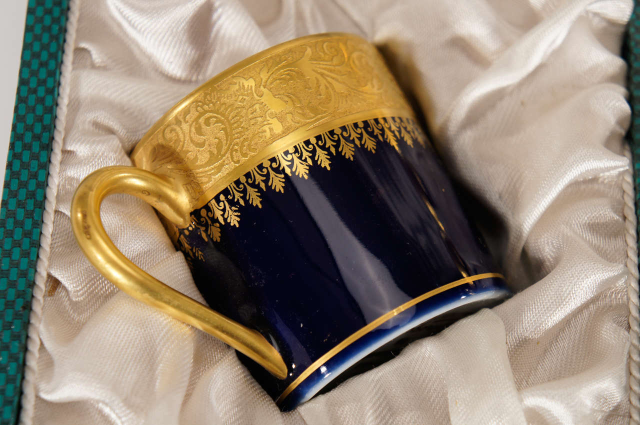 Limoges Gold Encrusted Presentation Demi-tasses Boxed Set for 6 In Excellent Condition In Great Barrington, MA
