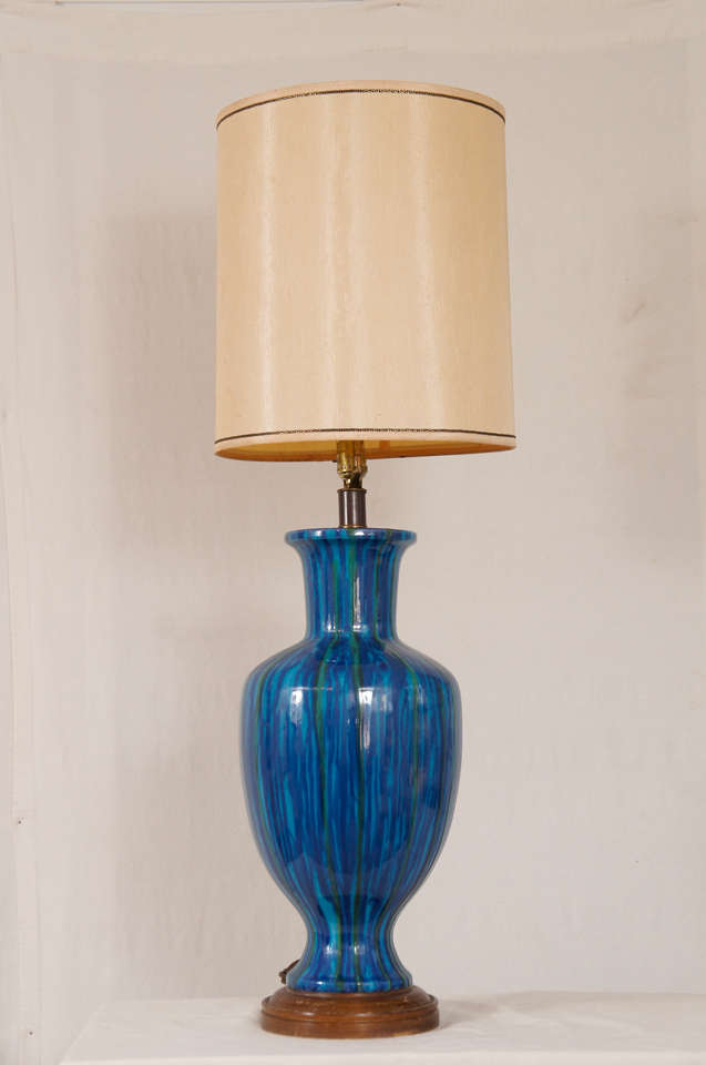 This lamp adds great color to any room.
a 1960s drip glaze table lamp in a wonderful blue and green color.