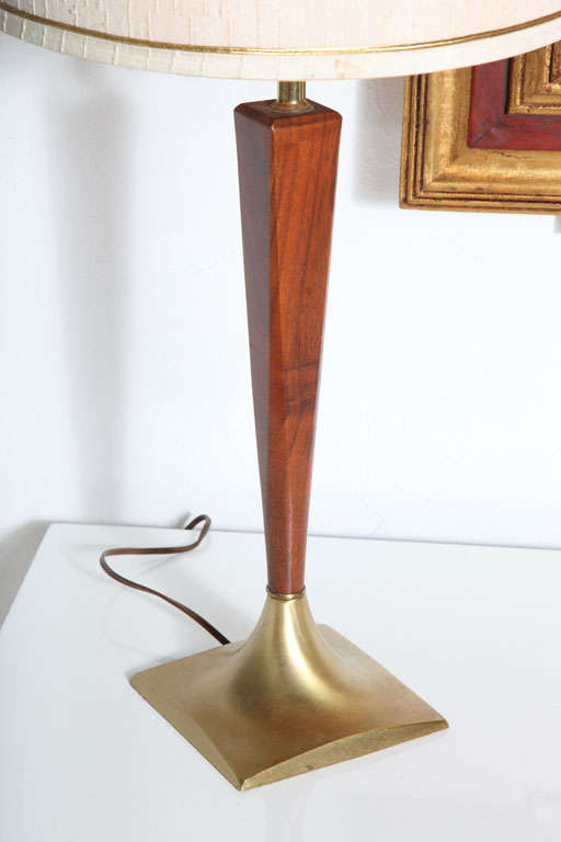 Pair of Wood and Brass Lamps In Good Condition For Sale In Miami, FL