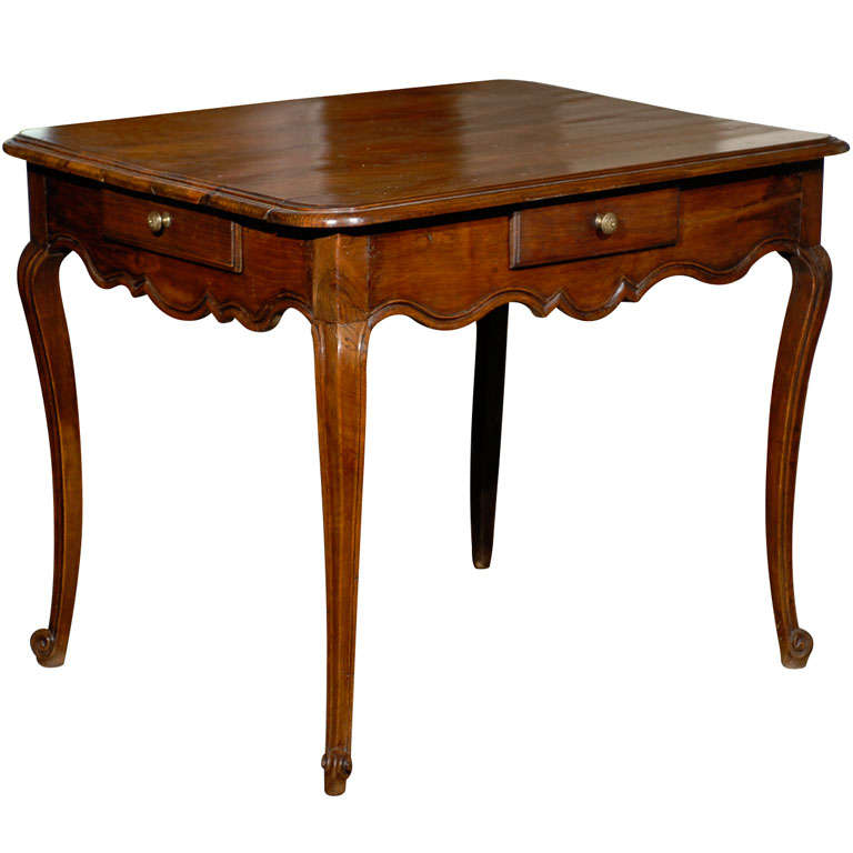 French Walnut Louis XV Style Mid-19th Century Side Table with Scalloped Apron
