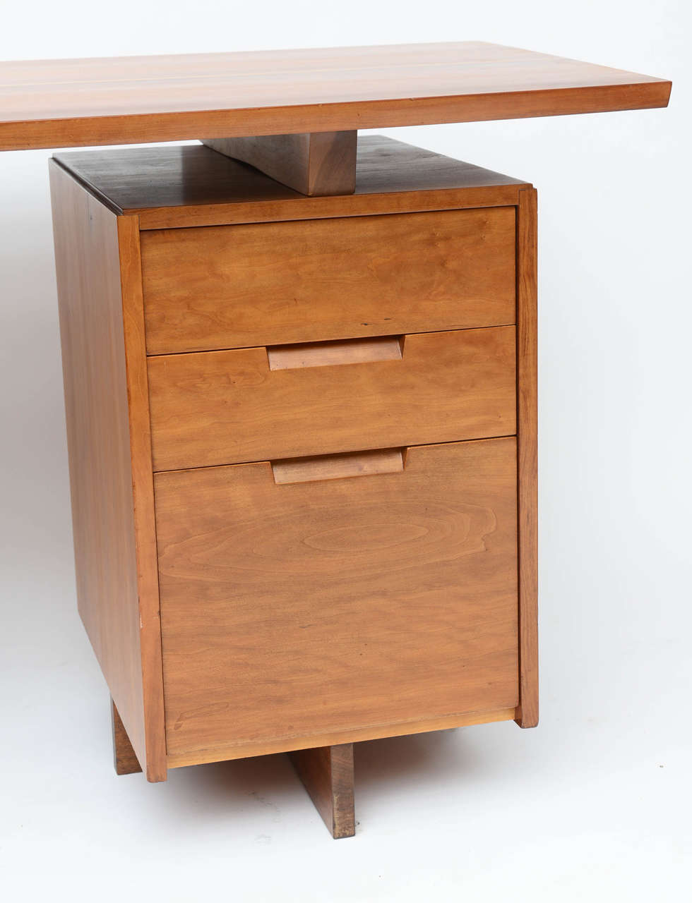 George Nakashima Double Pedestal Desk In Good Condition In West Palm Beach, FL