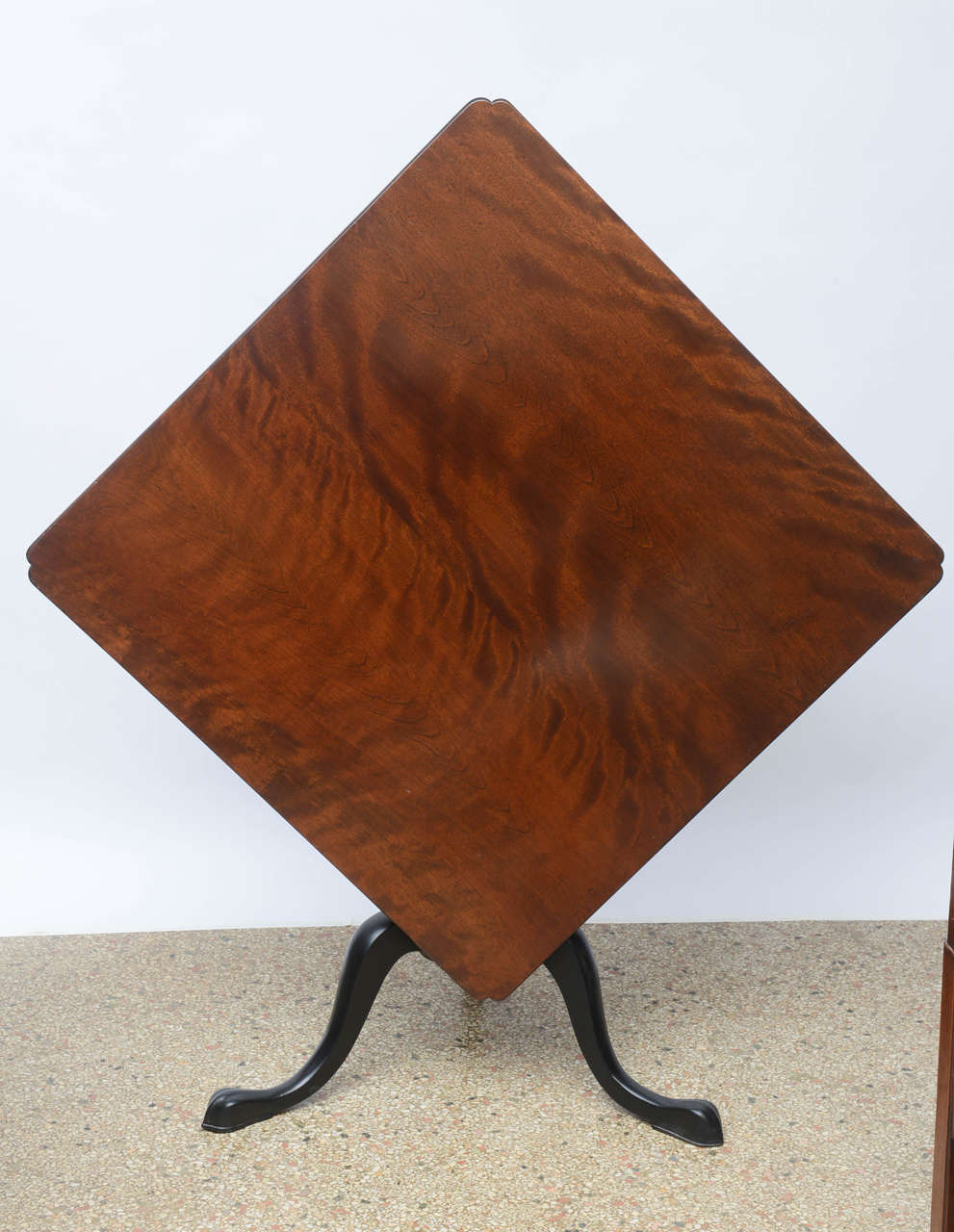 Queen Anne English Tilt-Top Table with Tripod Base, 20th Century For Sale