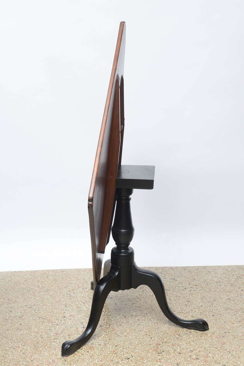North American English Tilt-Top Table with Tripod Base, 20th Century For Sale