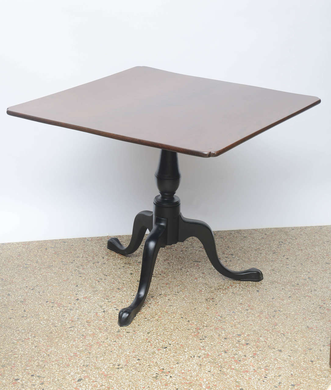 Mahogany English Tilt-Top Table with Tripod Base, 20th Century For Sale
