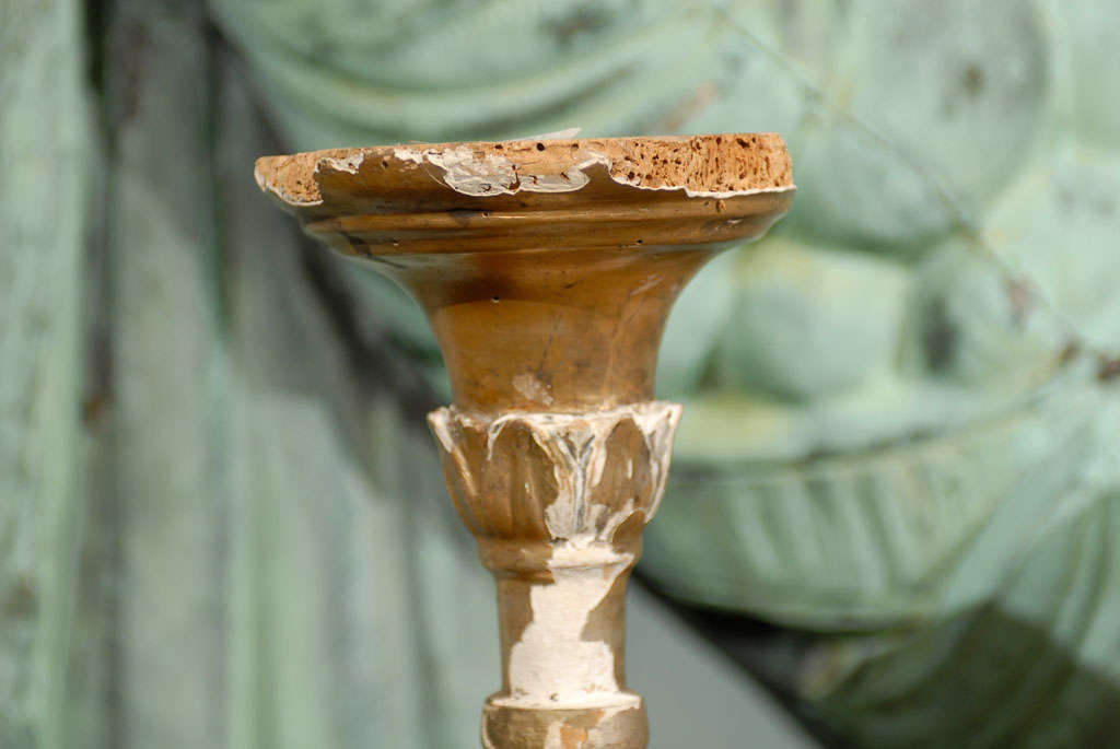 Fino al XVIII secolo Coppia di bastoni d'altare in legno dorato del XVIII secolo in vendita