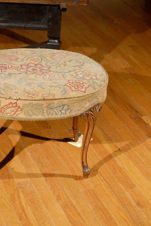 French Needlepoint Bench c.1860s In Fair Condition For Sale In Atlanta, GA