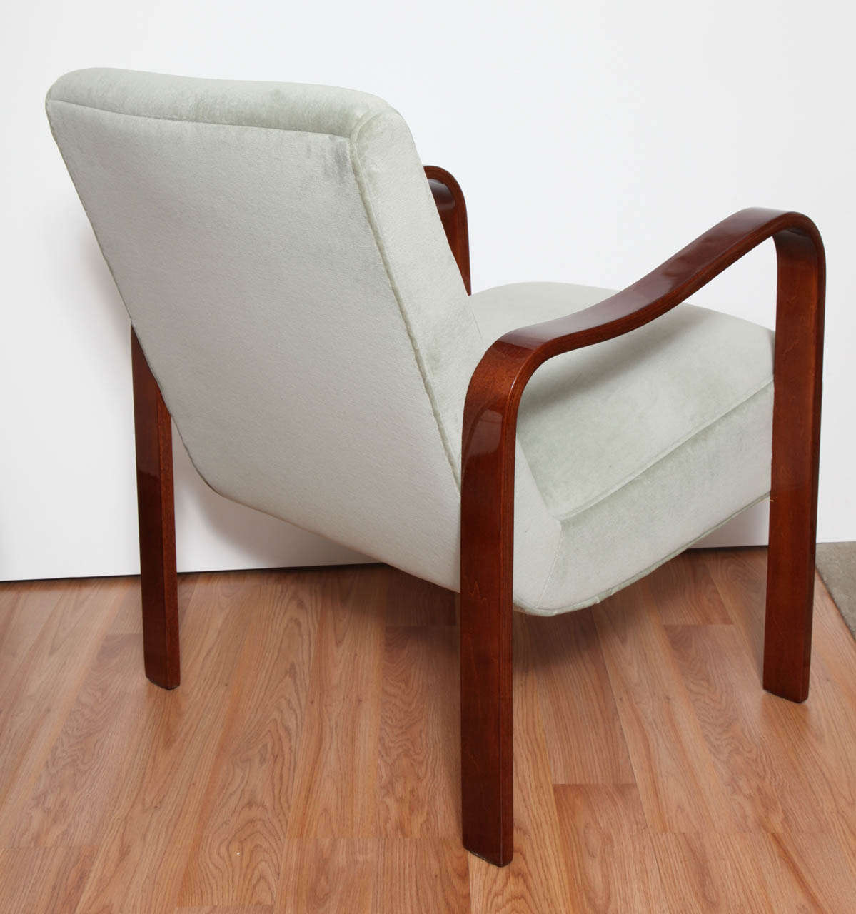 Milieu du XXe siècle Paire de chaises longues et de canapés profilés par Thonet en vente