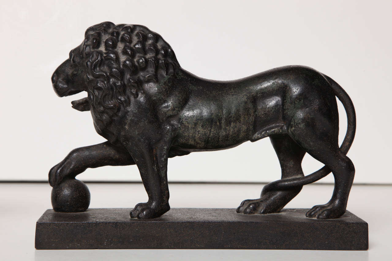 A Pair of 19th Century English Cast-Iron Lions 1