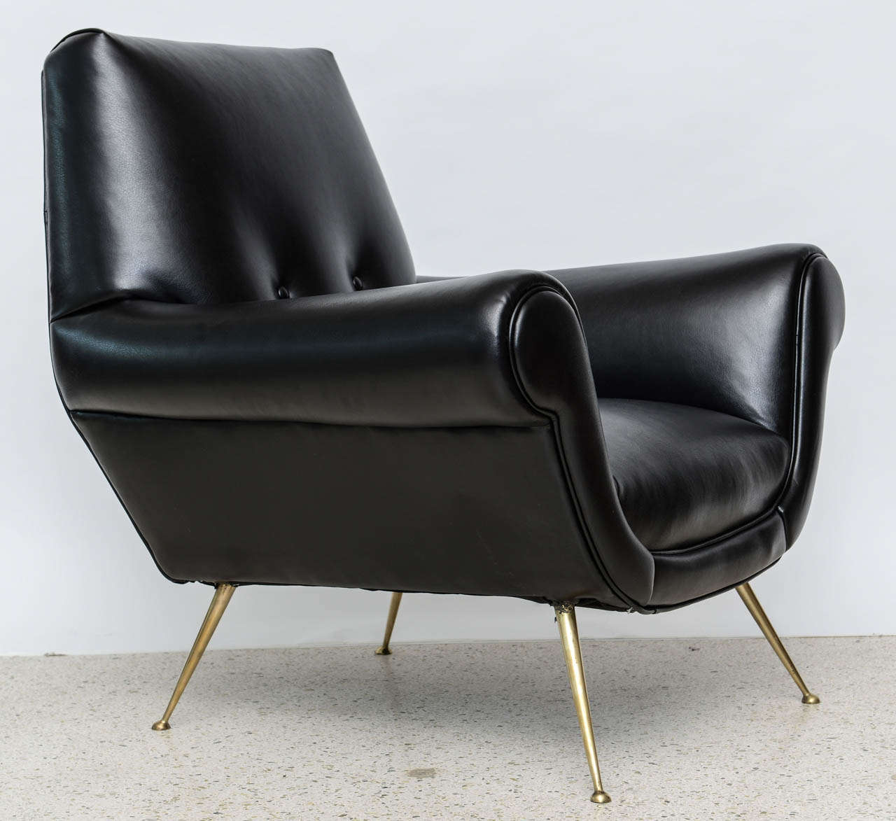 Mid-Century Modern Pair of Italian Modern Leather and Brass Lounge Chairs, Minotti
