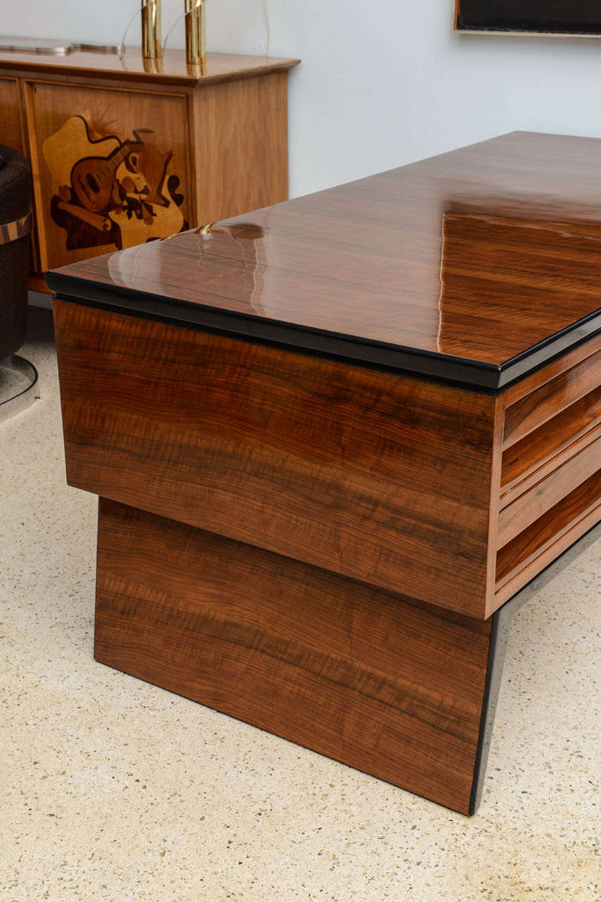 Fine Italian Modern Walnut Executive Desk, Borsani In Excellent Condition In Hollywood, FL