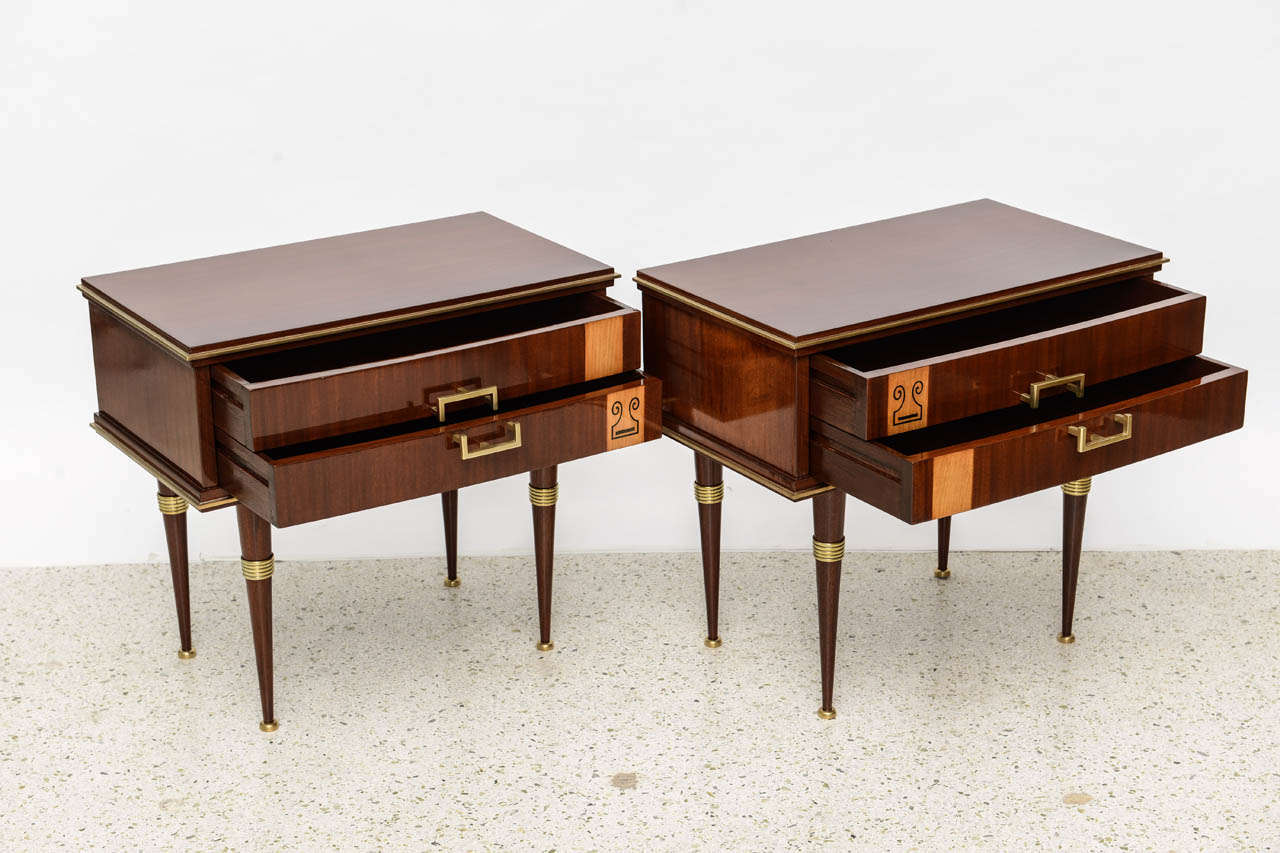 Mid-20th Century Pair of Italian Modern Walnut, Sycamore, and Bronze-Mounted Bedside Tables For Sale