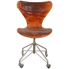 Arne Jacobsen Series 7 Swivel Chair
