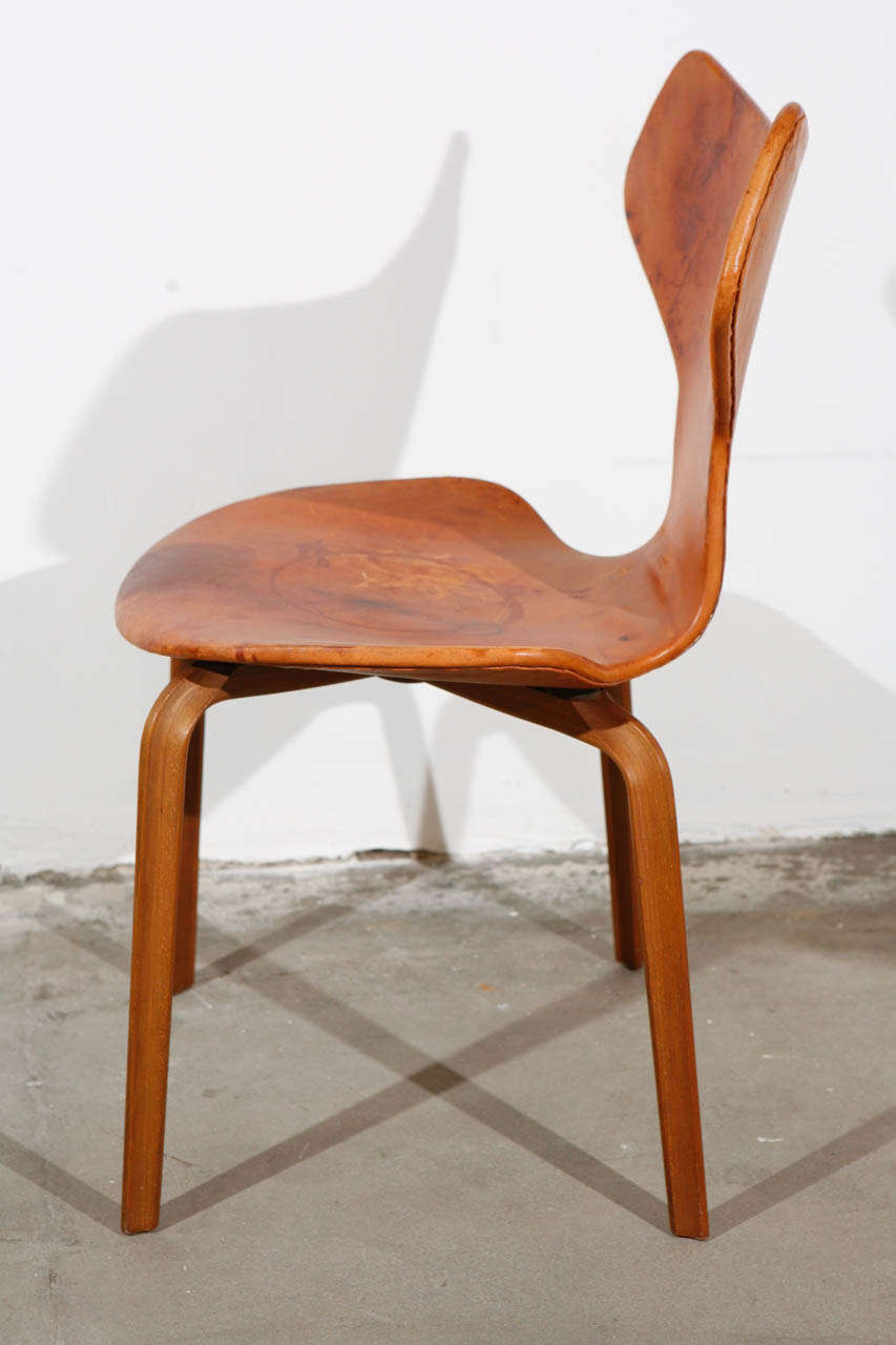 Stuhl „Grand Prix“ von Arne Jacobsen (Teakholz)