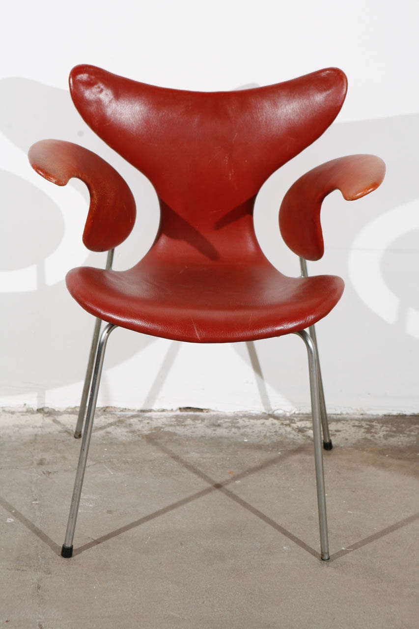 arne jacobsen lily chair