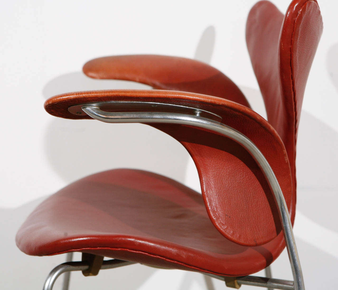 Late 20th Century Pair of Arne Jacobsen 'Lily' Armchairs