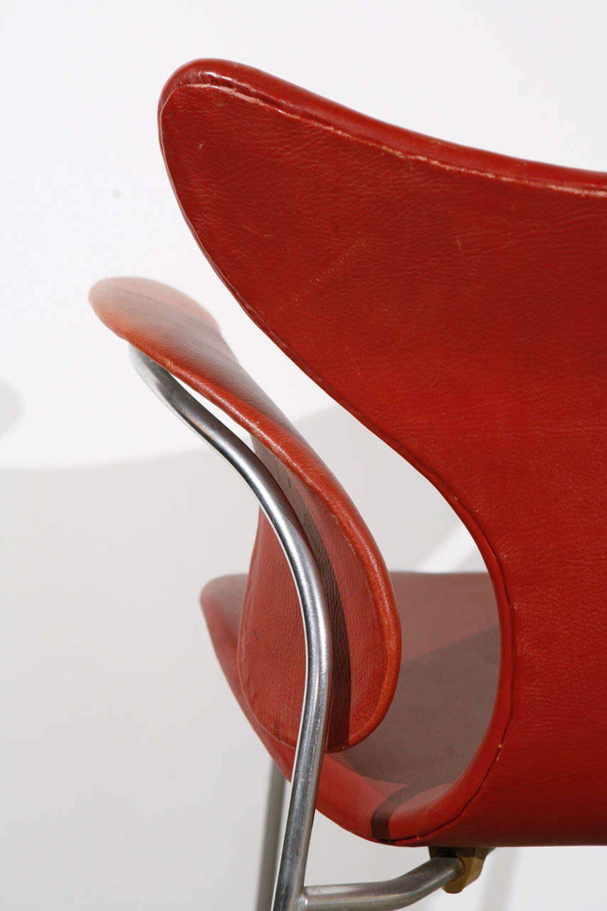 Pair of Arne Jacobsen 'Lily' Armchairs 1
