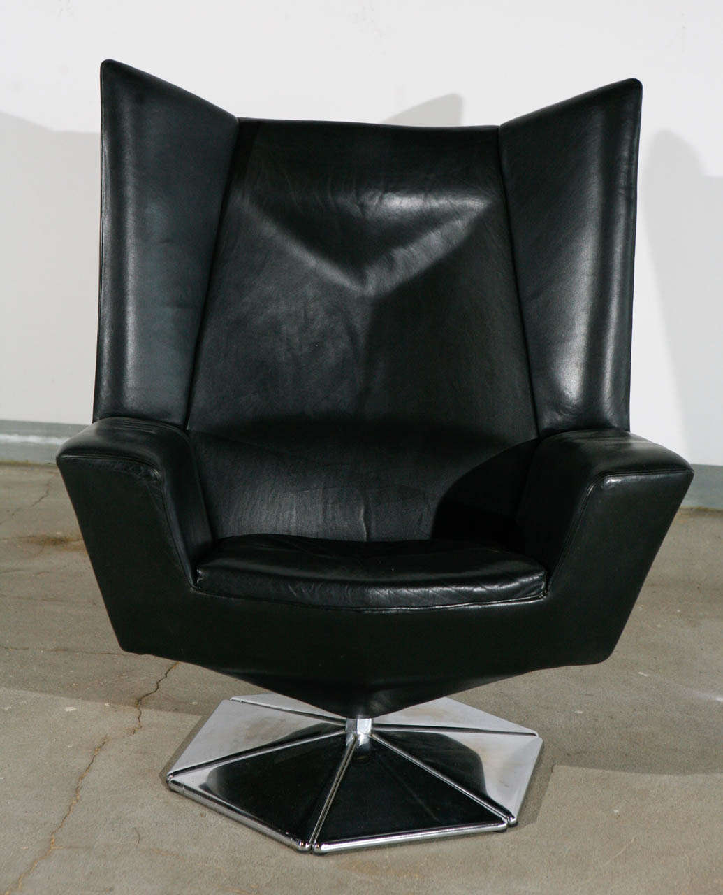 Viotto Haapalainen, 'Prisma' chair, manufactured by Tehokaluste Oy of Finland, circa 1970.