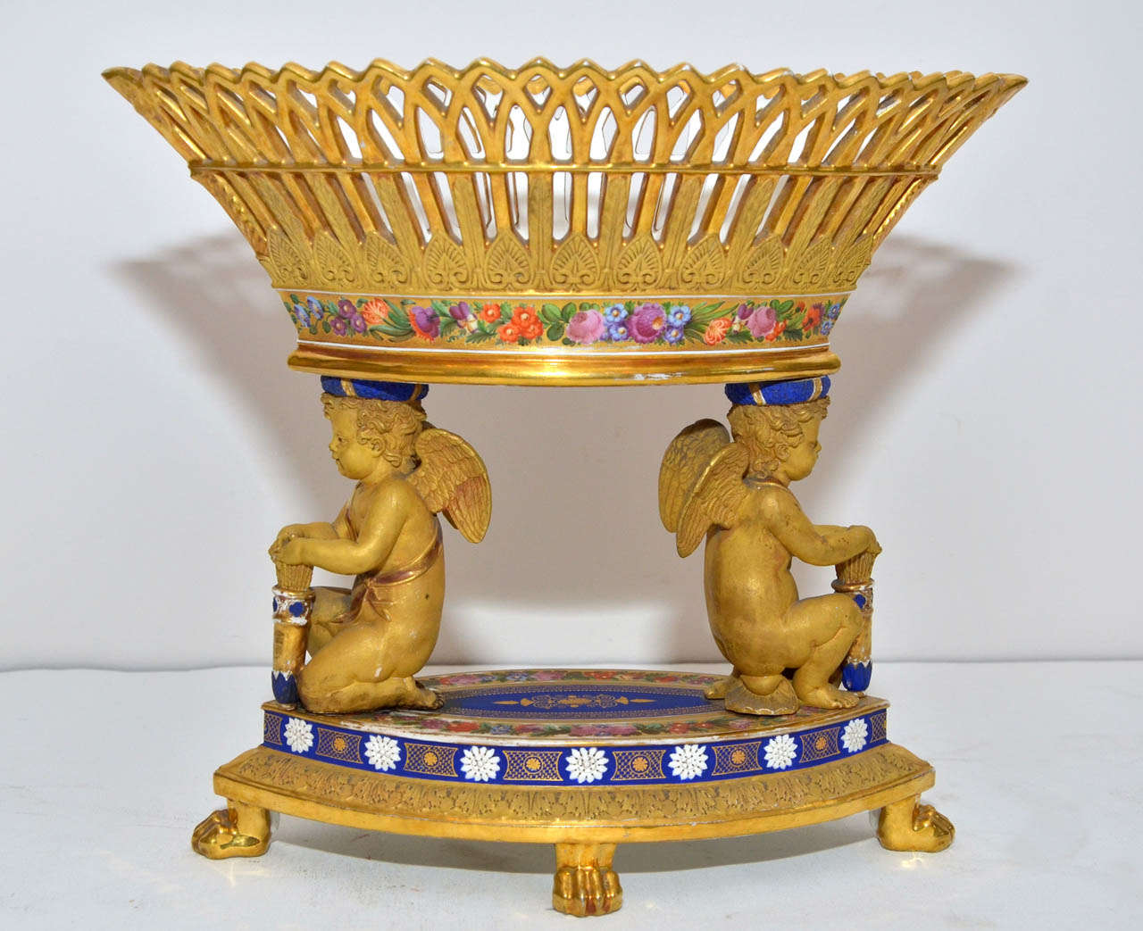 Very rare polychromatic and golden porcelain table centerpiece of the famous 