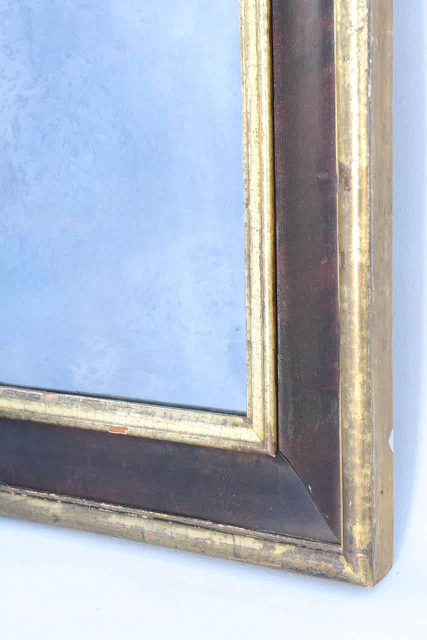 Européen Cadre de miroir moulé polychrome et argenté doré avec miroir ancien en vente