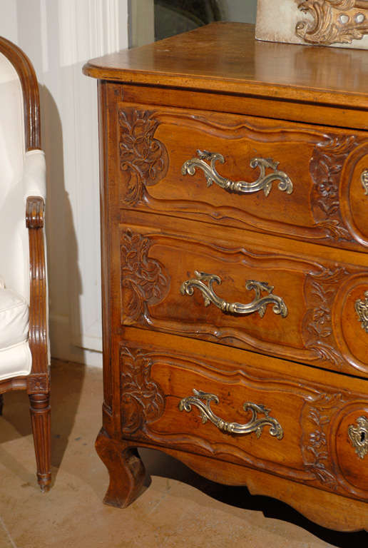 1760s French Louis XV Period Three-Drawer Walnut Serpentine Commode from Lyon In Good Condition In Atlanta, GA
