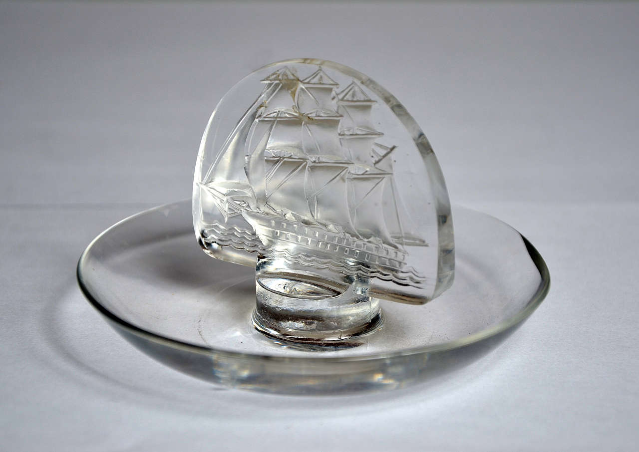 Round ashtray Caravelle. white glass molded 
Figure Felix MARCILHAC catalog page 279, No. 312. circa 1930.
