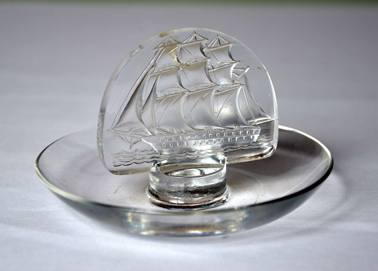 Round Ashtray : Caravelle By Rene Lalique In Good Condition For Sale In Isle sur la Sorgue, Provence