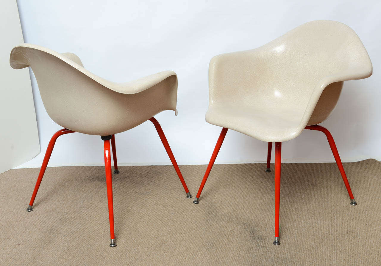 Mid-Century Vintage Eames Era Fiberglass Shell Arm Chairs by ChromeCraft In Excellent Condition In Miami, FL