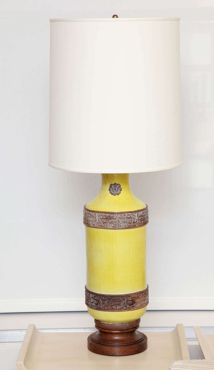 Pair of Asian inspired yellow glazed ceramic lamps with taupe details and walnut base, c.1950