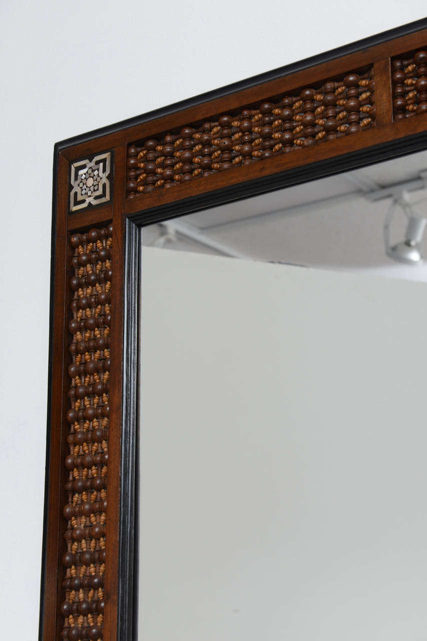 Syrien Miroir oriental en bois sculpté