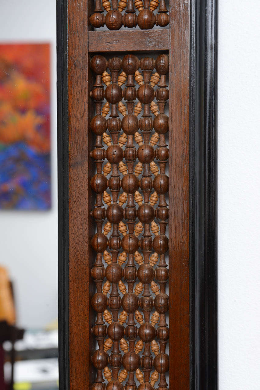 Miroir oriental en bois sculpté 1