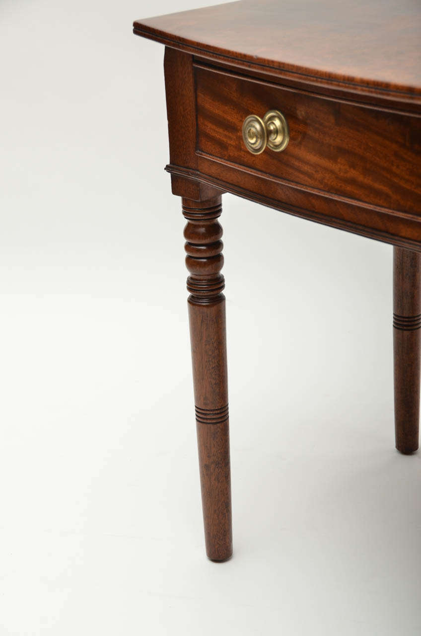 Early 19th Century Regency Mahogany Bow Front Side Table In Excellent Condition For Sale In East Hampton, NY