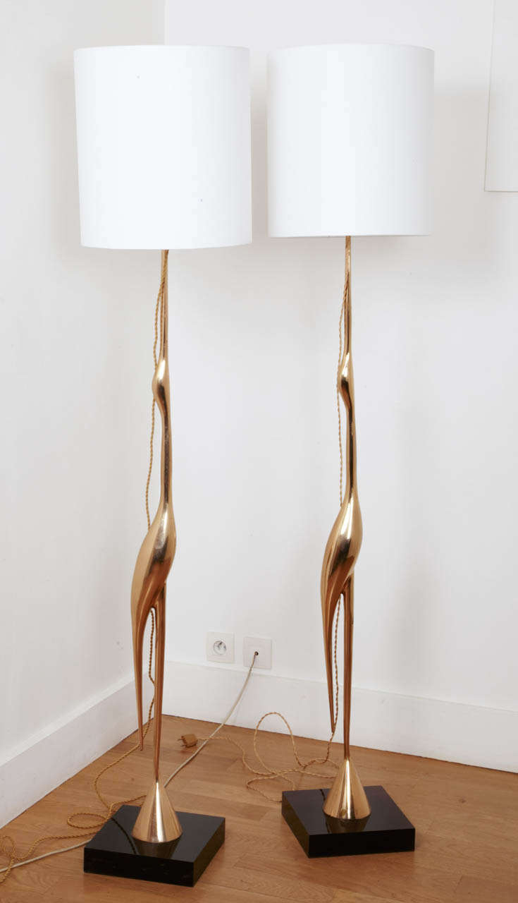 Pair of gilt polished bronze “crane” floor lamps, circa 1970, by René Broissand (born in 1928), black-brown lucite square bases. 
Bronze height 54 inches (137 cm). Signed.
The two lamps have a slightly different colour of base.

Né en Tunisie, 