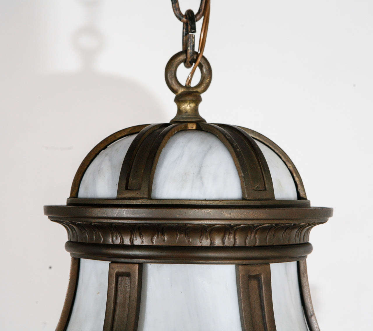 20ième siècle Pendentif en verre de lait américain