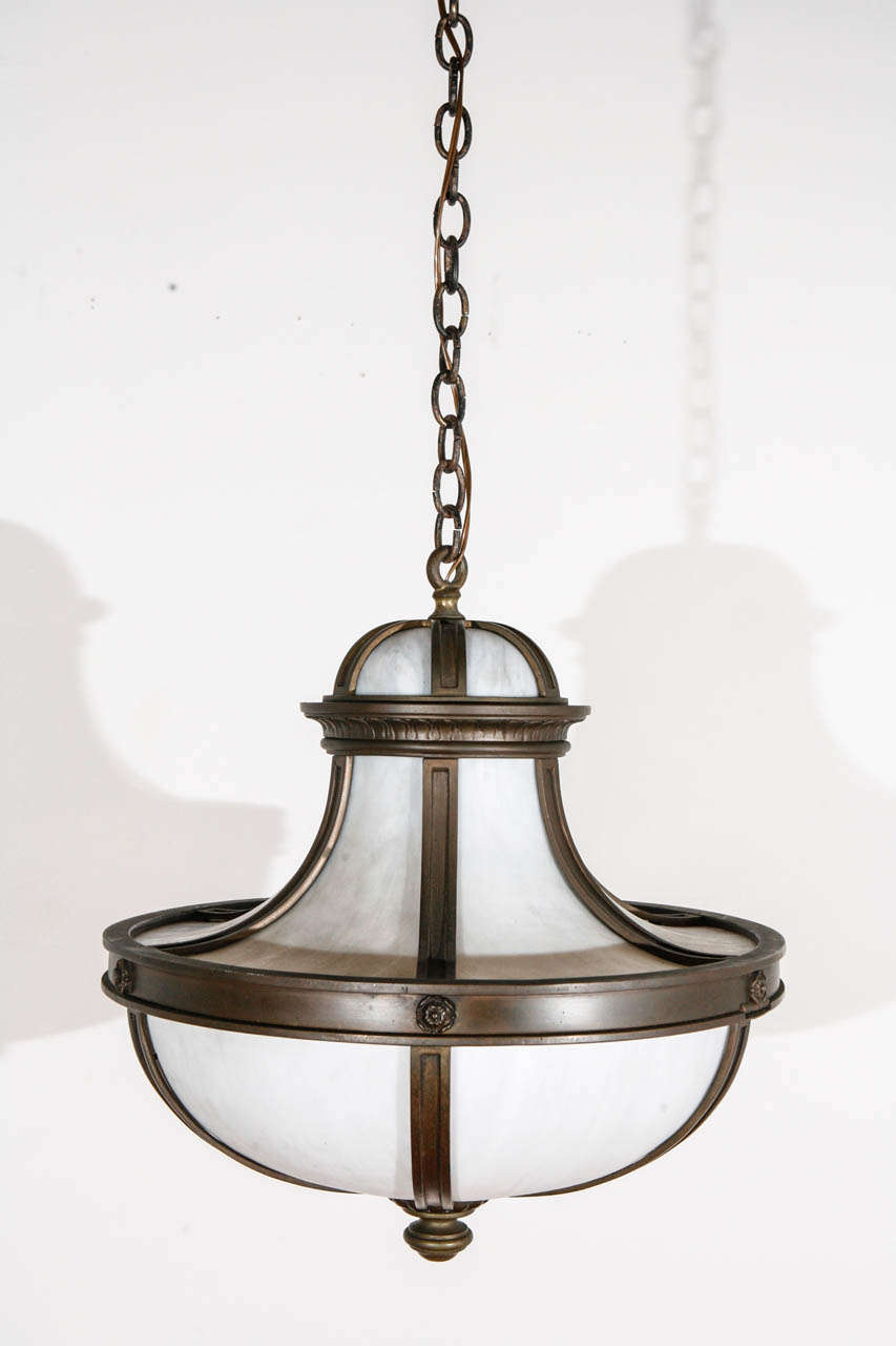 Bronze Pendentif en verre de lait américain