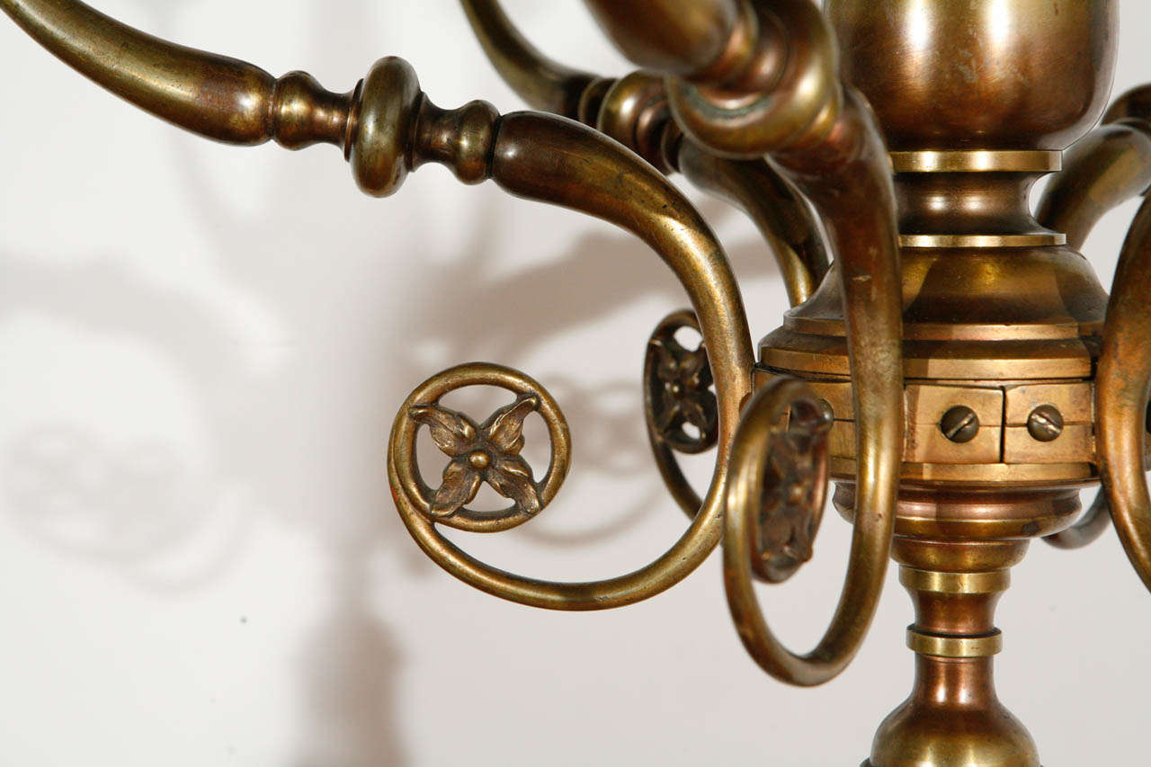Accesorio de Bronce Fundido con Querubín mediados del siglo XX en venta