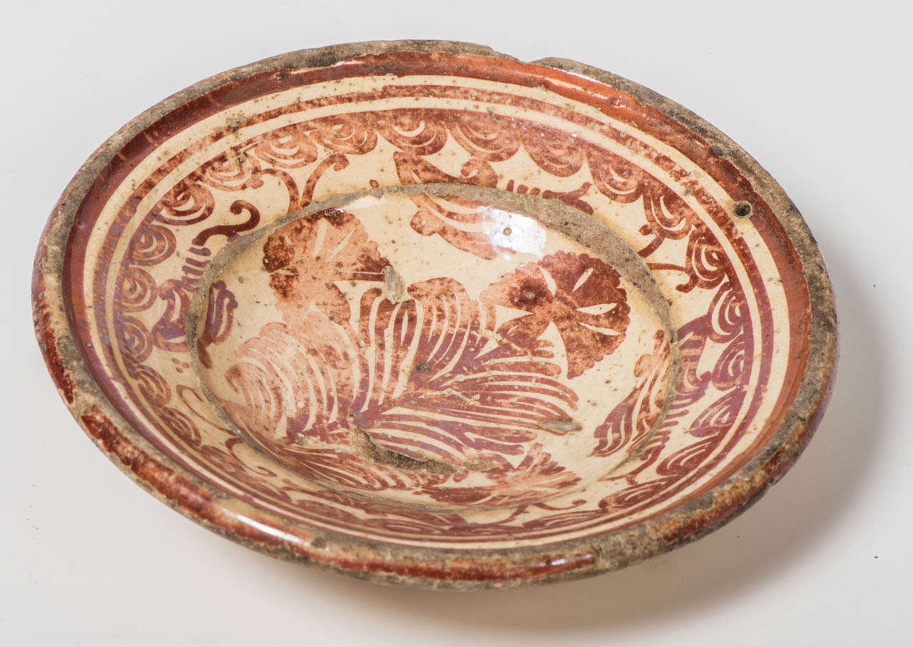 Spanish Hispano Moresque plate of small proportions