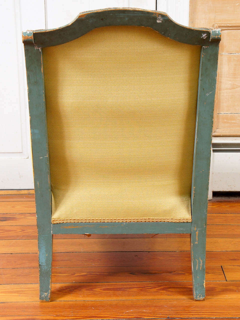 Pair of Green Italian Neoclassical Style Painted and Parcel-Gilt Armchairs For Sale 1