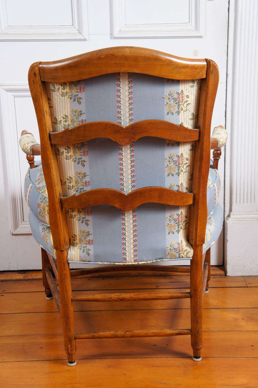 19th Century French Provincial Beechwood Fauteuil with Padded Ladderback and Arms For Sale