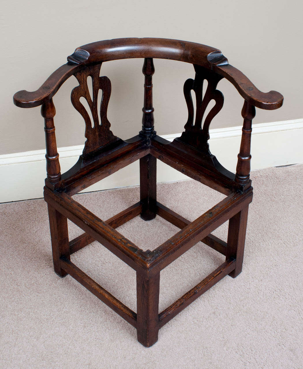 Early Georgian Country Corner Chair In Excellent Condition In Alexandria, VA