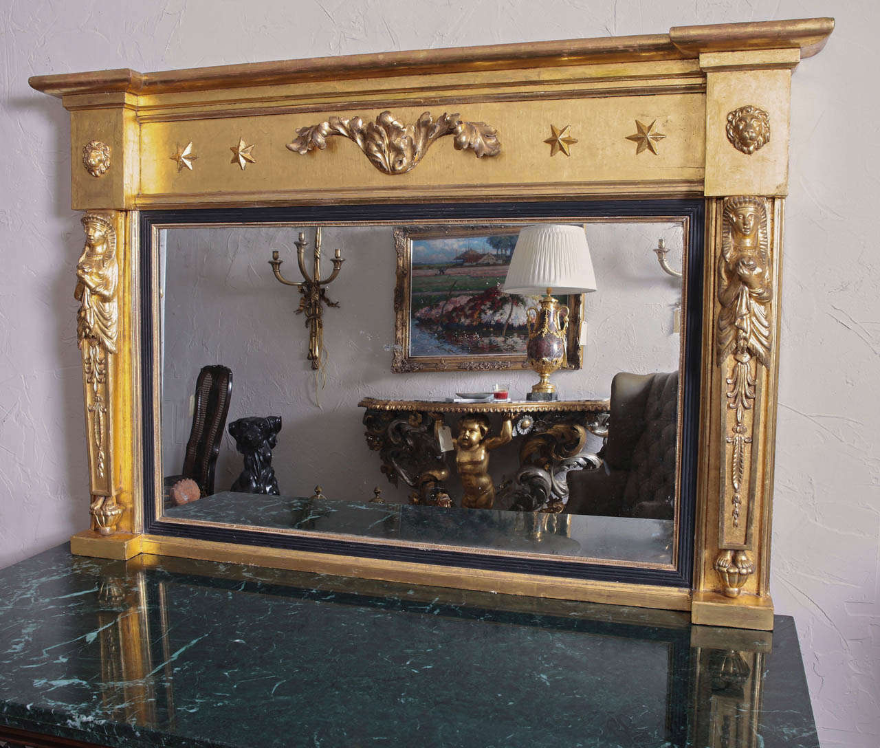 Specchio da tavolo di epoca Regency dei primi del XIX secolo. Cariatidi egiziane scolpite a mano. Teste di leone e dettagli a stella
