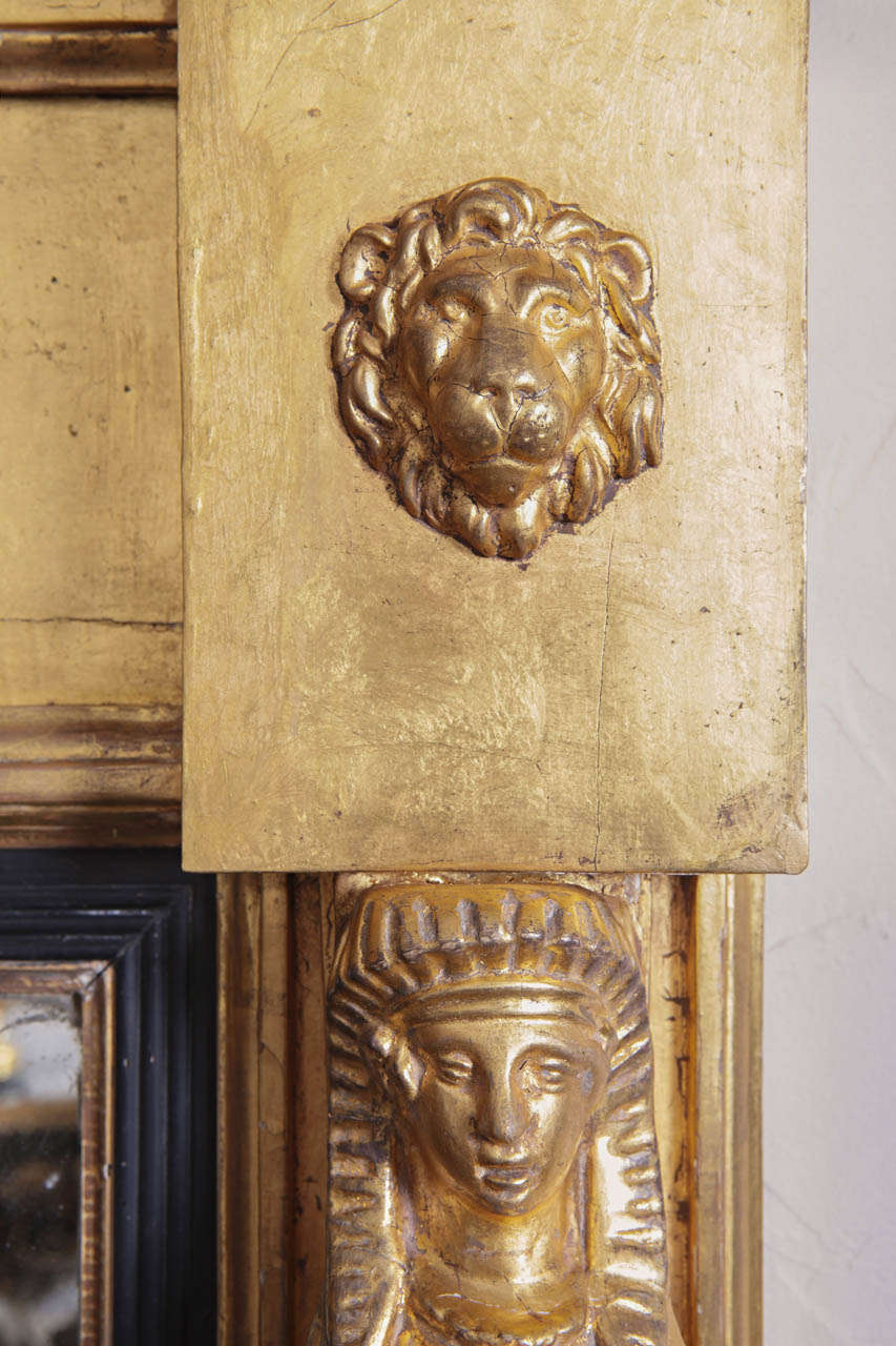 Legno Specchio da camino Regency con doratura ad acqua in vendita