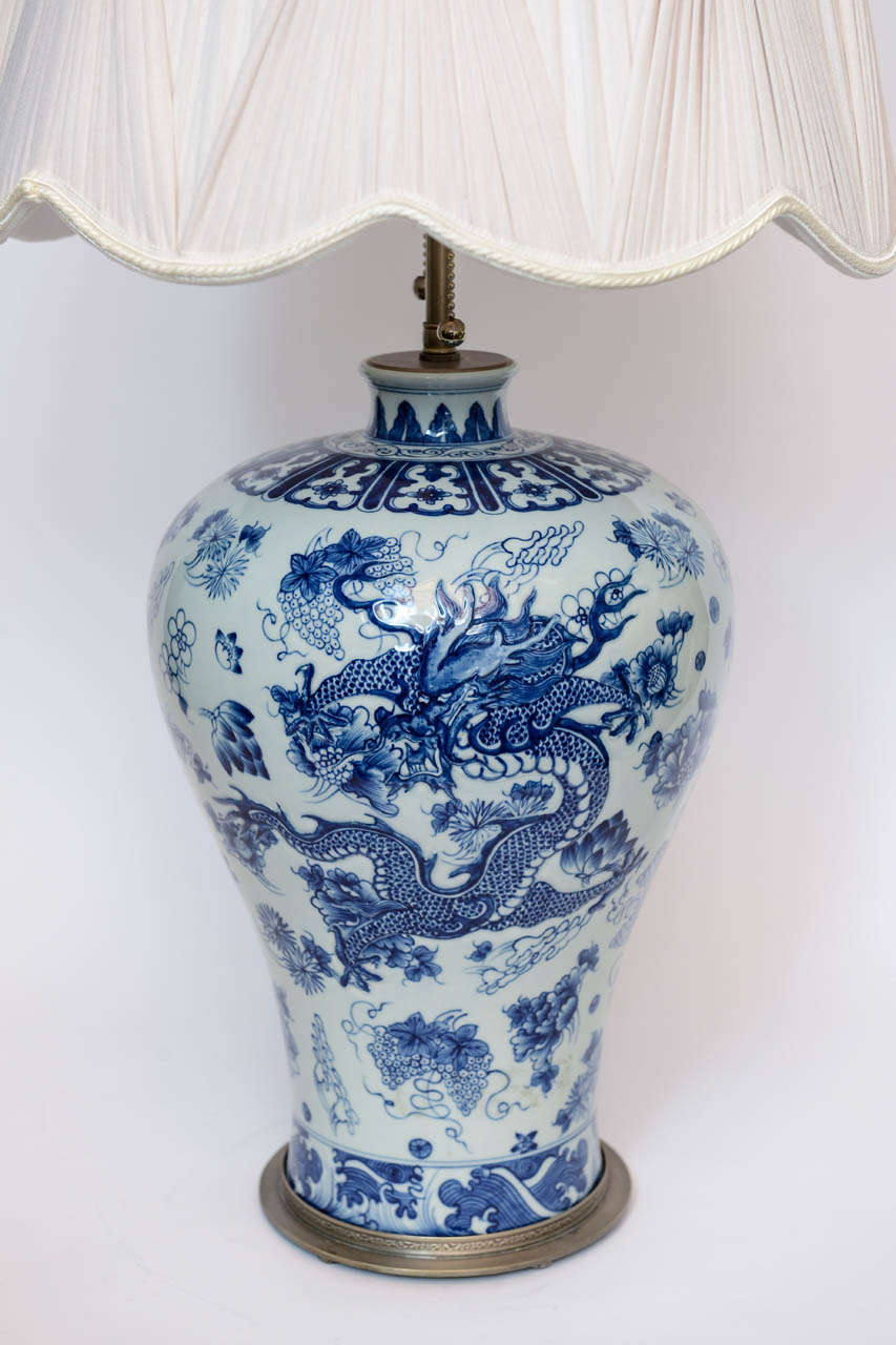 A pair of balustrade shaped Chinese porcelain vases 5