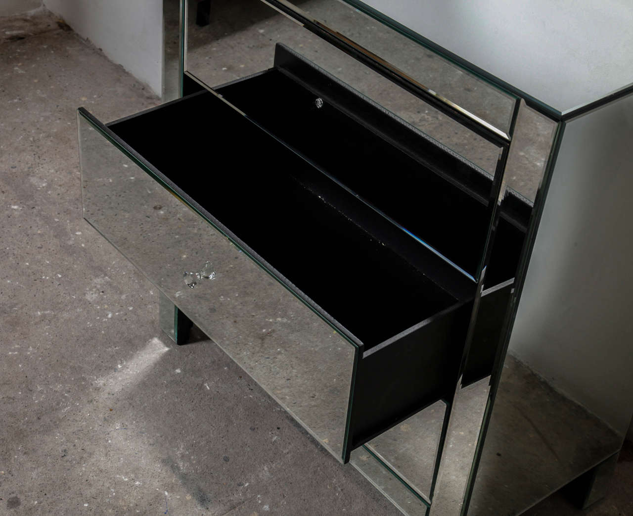 Faceted Mirrored Chest of Drawers 3