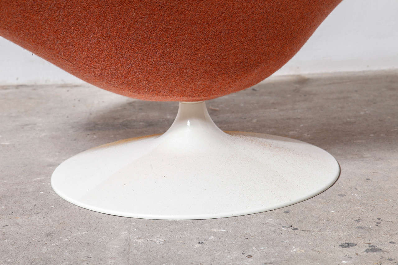 Globe Chair F422 by Pierre Paulin for Artifort at 1stDibs globe artifort
